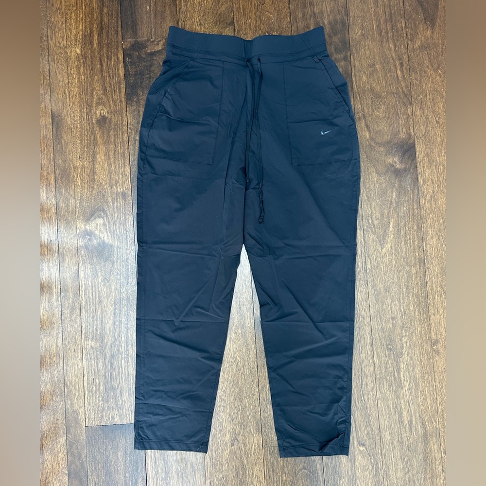NWOT Nike dry fit pants. Size M. Black